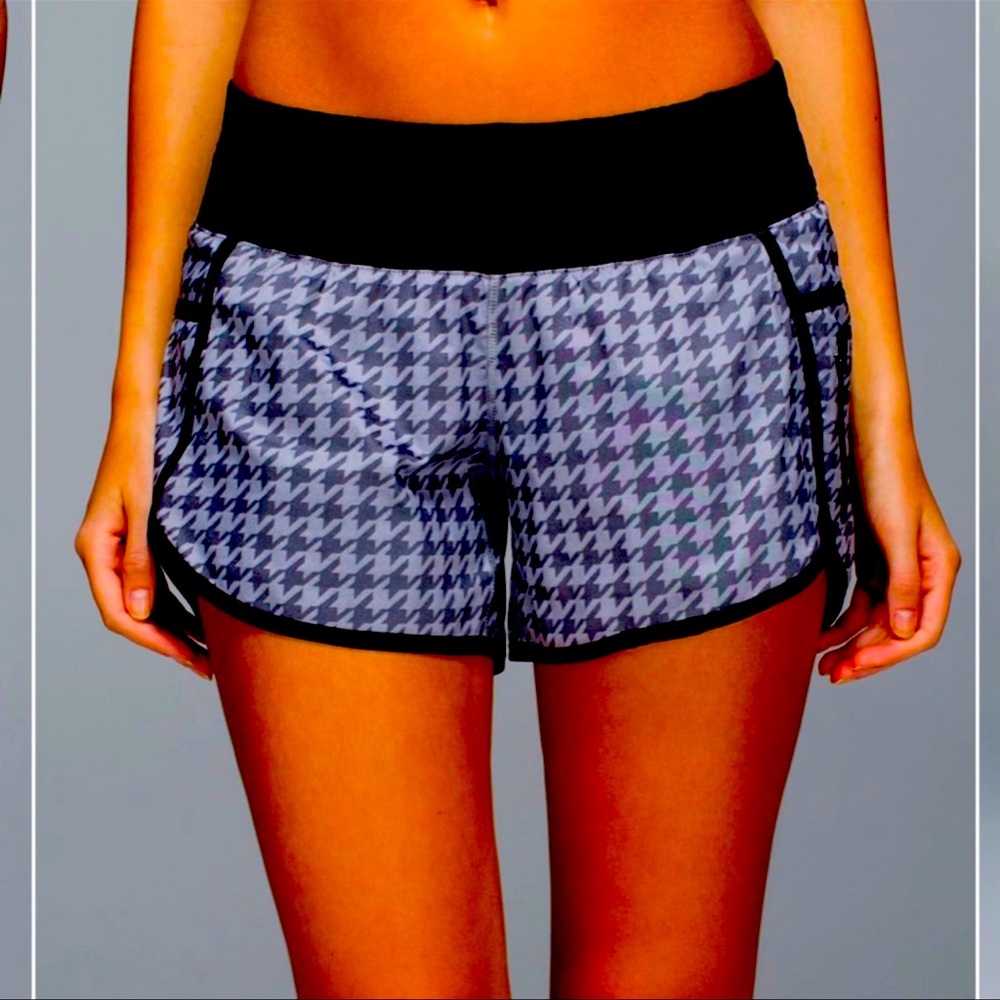 Lululemon Houndstooth Tracker Shorts Sz 4 EUC